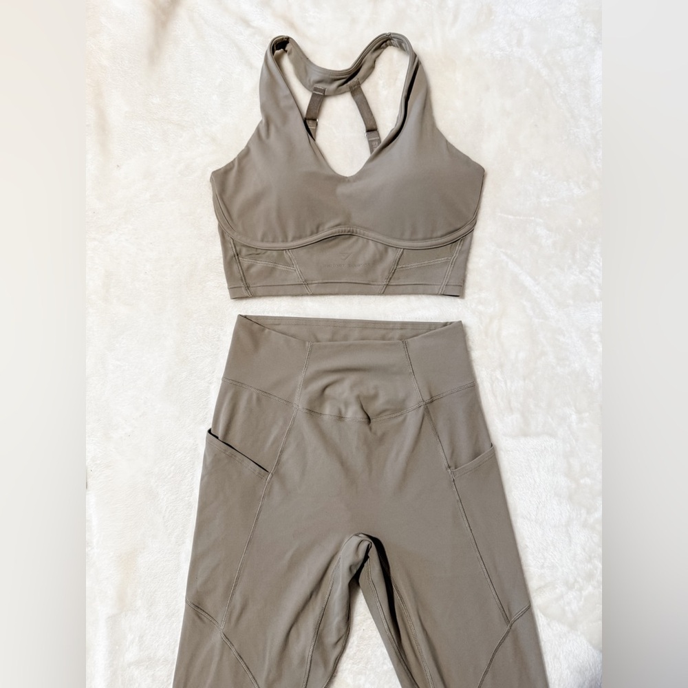 Gymshark x Whitney Simmons Seamless Set Size Small Cement